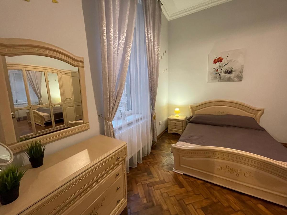 3 Rooms Apartments In The City Centr Lviv Luaran gambar
