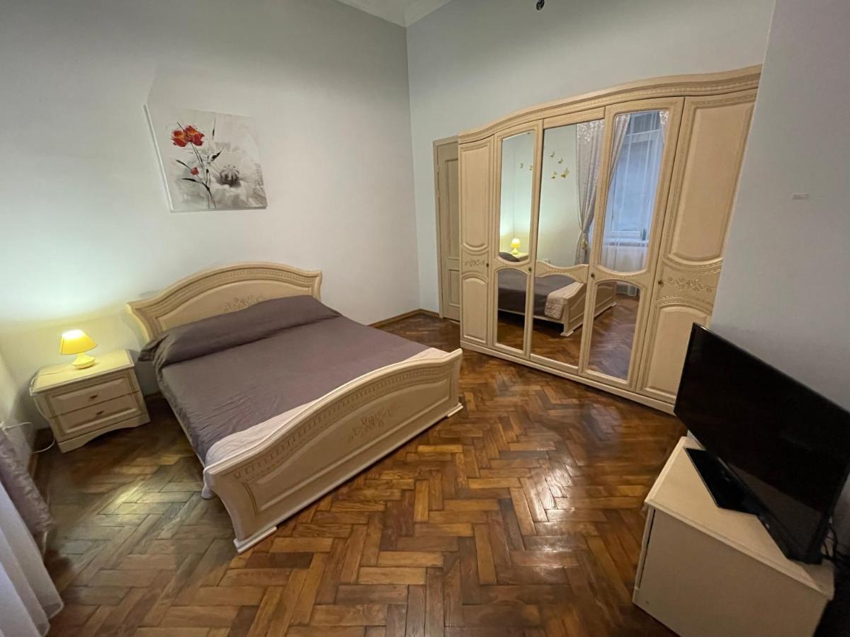 3 Rooms Apartments In The City Centr Lviv Luaran gambar