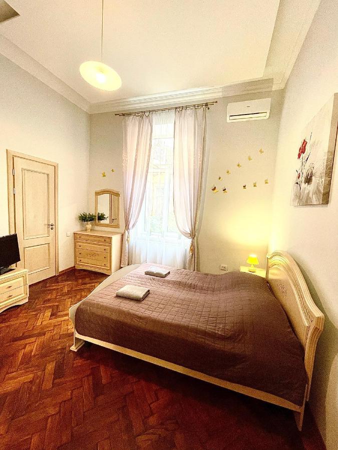3 Rooms Apartments In The City Centr Lviv Luaran gambar