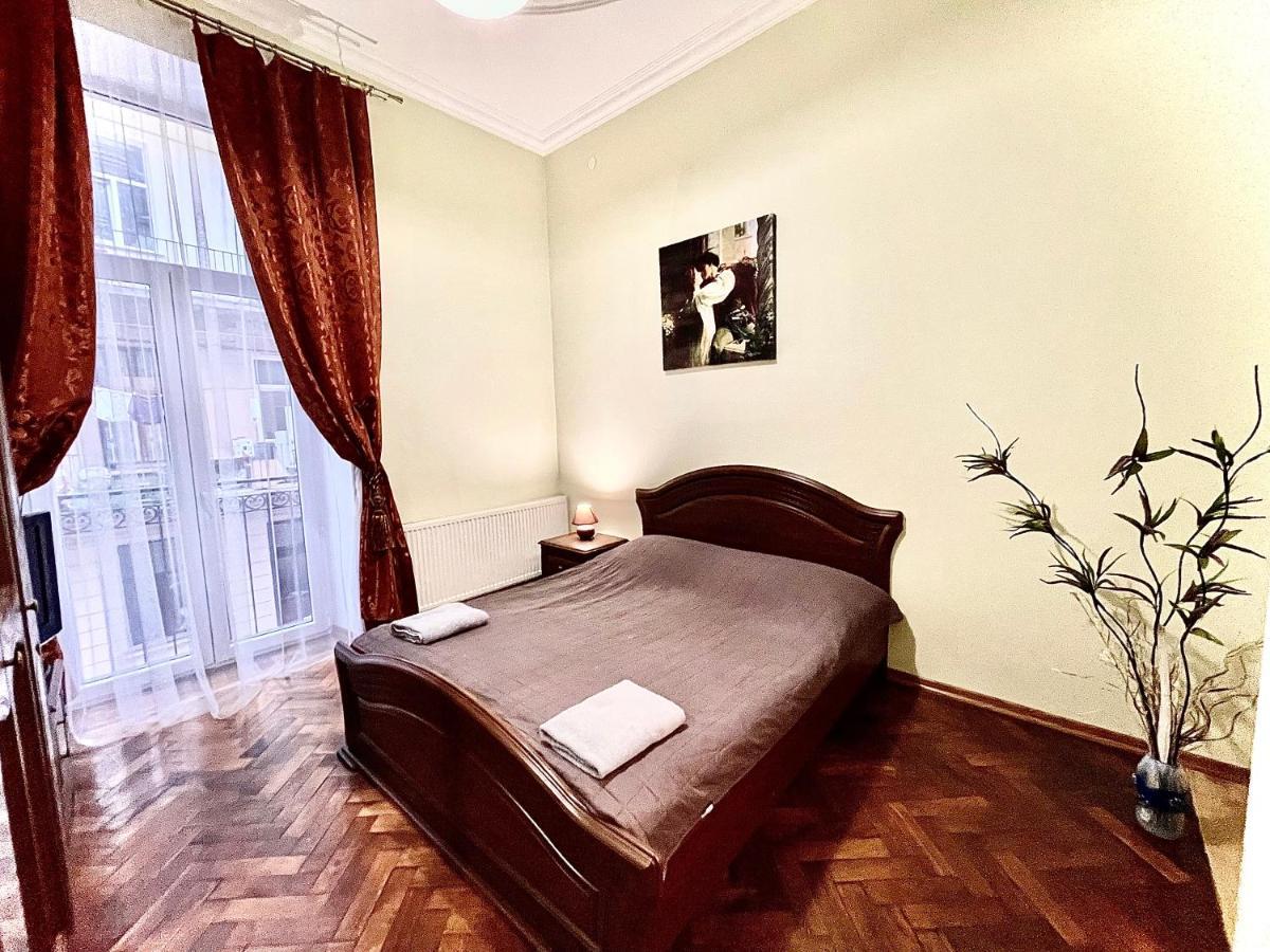 3 Rooms Apartments In The City Centr Lviv Luaran gambar