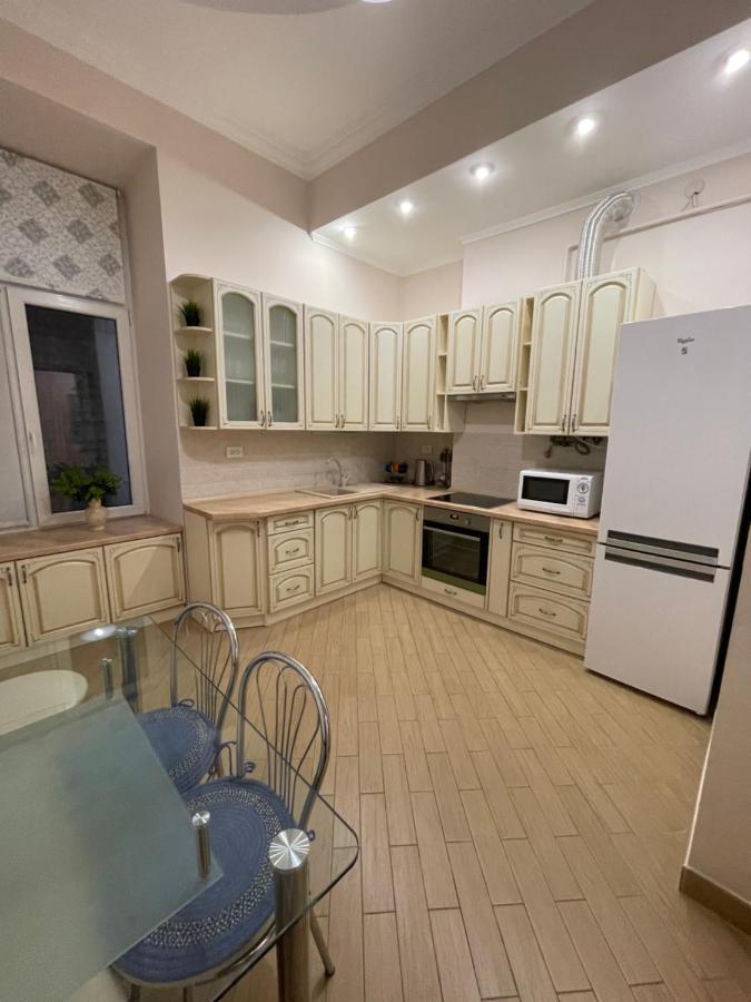 3 Rooms Apartments In The City Centr Lviv Luaran gambar