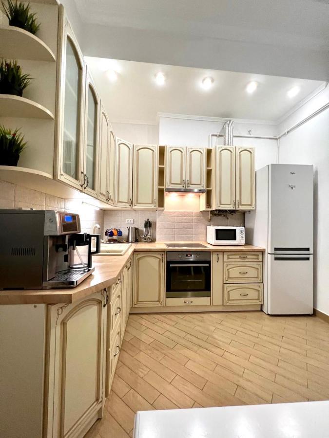 3 Rooms Apartments In The City Centr Lviv Luaran gambar