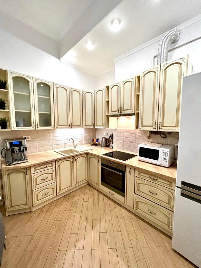 3 Rooms Apartments In The City Centr Lviv Luaran gambar