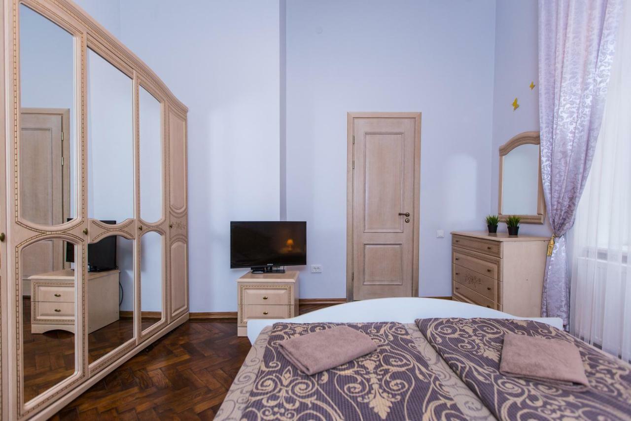 3 Rooms Apartments In The City Centr Lviv Luaran gambar