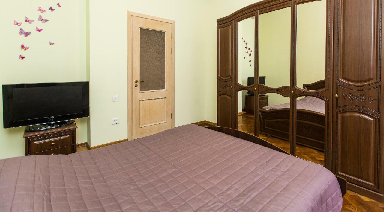 3 Rooms Apartments In The City Centr Lviv Luaran gambar