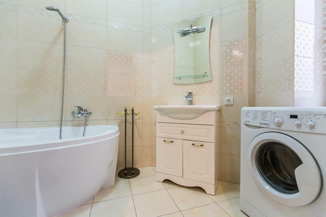 3 Rooms Apartments In The City Centr Lviv Luaran gambar