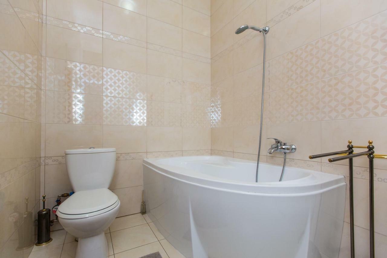 3 Rooms Apartments In The City Centr Lviv Luaran gambar