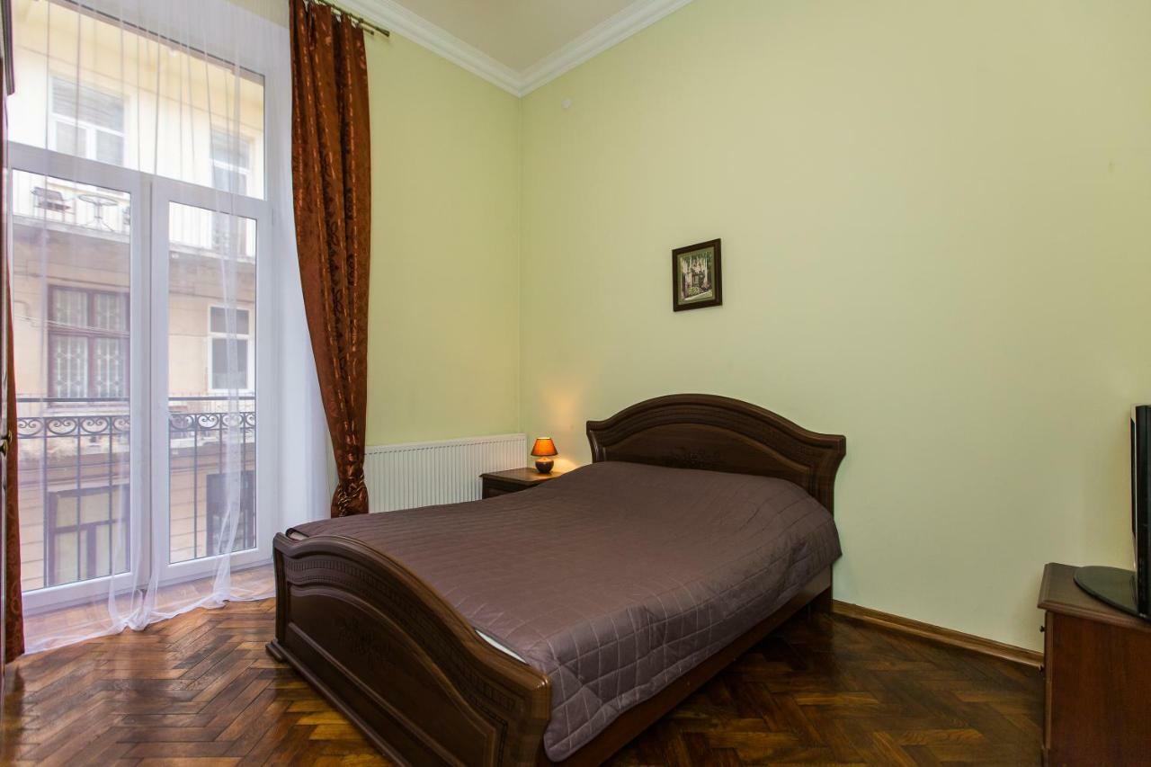 3 Rooms Apartments In The City Centr Lviv Luaran gambar