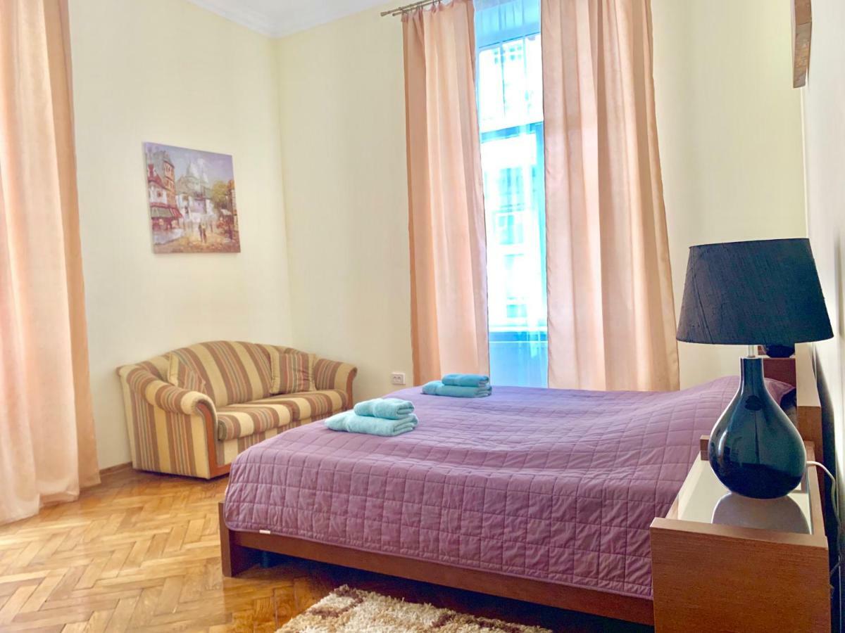 3 Rooms Apartments In The City Centr Lviv Luaran gambar