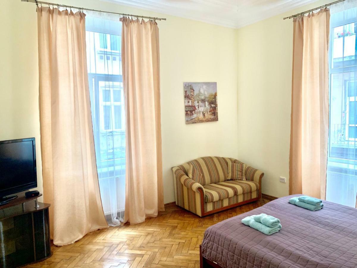 3 Rooms Apartments In The City Centr Lviv Luaran gambar