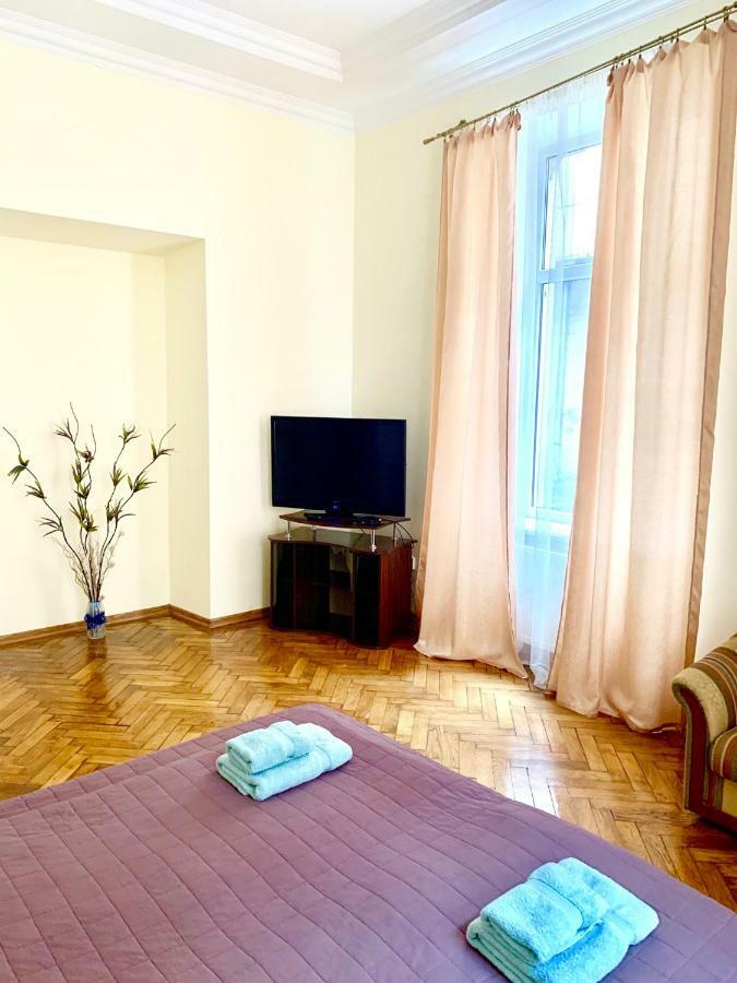3 Rooms Apartments In The City Centr Lviv Luaran gambar